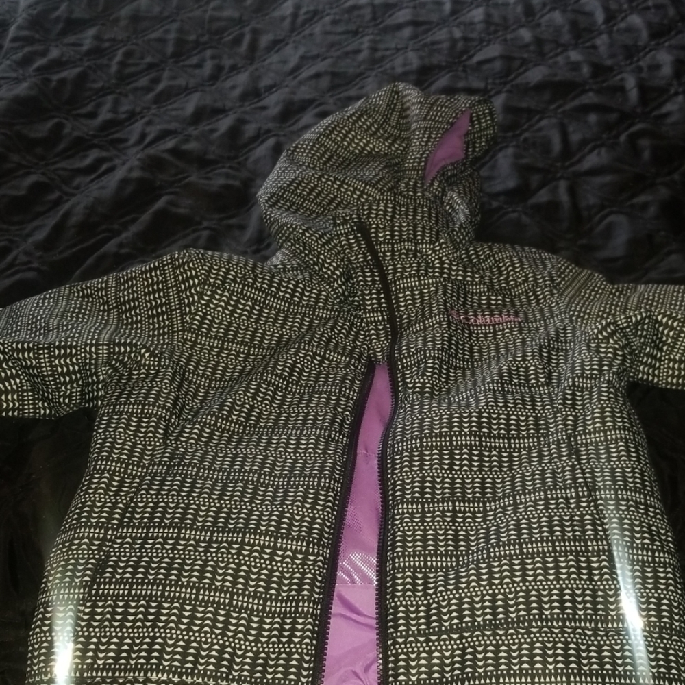 Girls black and white hooded Columbia coat